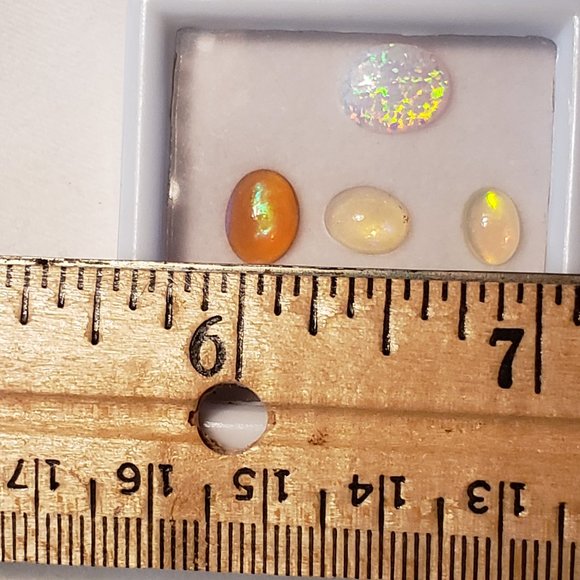 Lot of 5 opal loose gemstones in case  appr 3.60ct - Picture 3 of 4